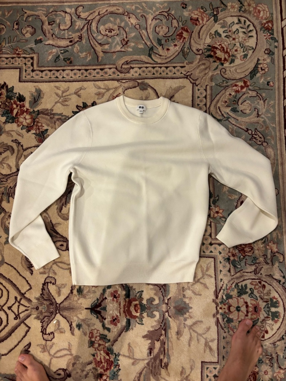 Classic Cream Crewneck Sweater - Uniqlo - M